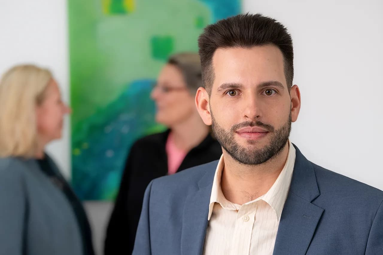 Porträt von Lennart Lüttgau, Verwaltungsangestellter im Futura-Team